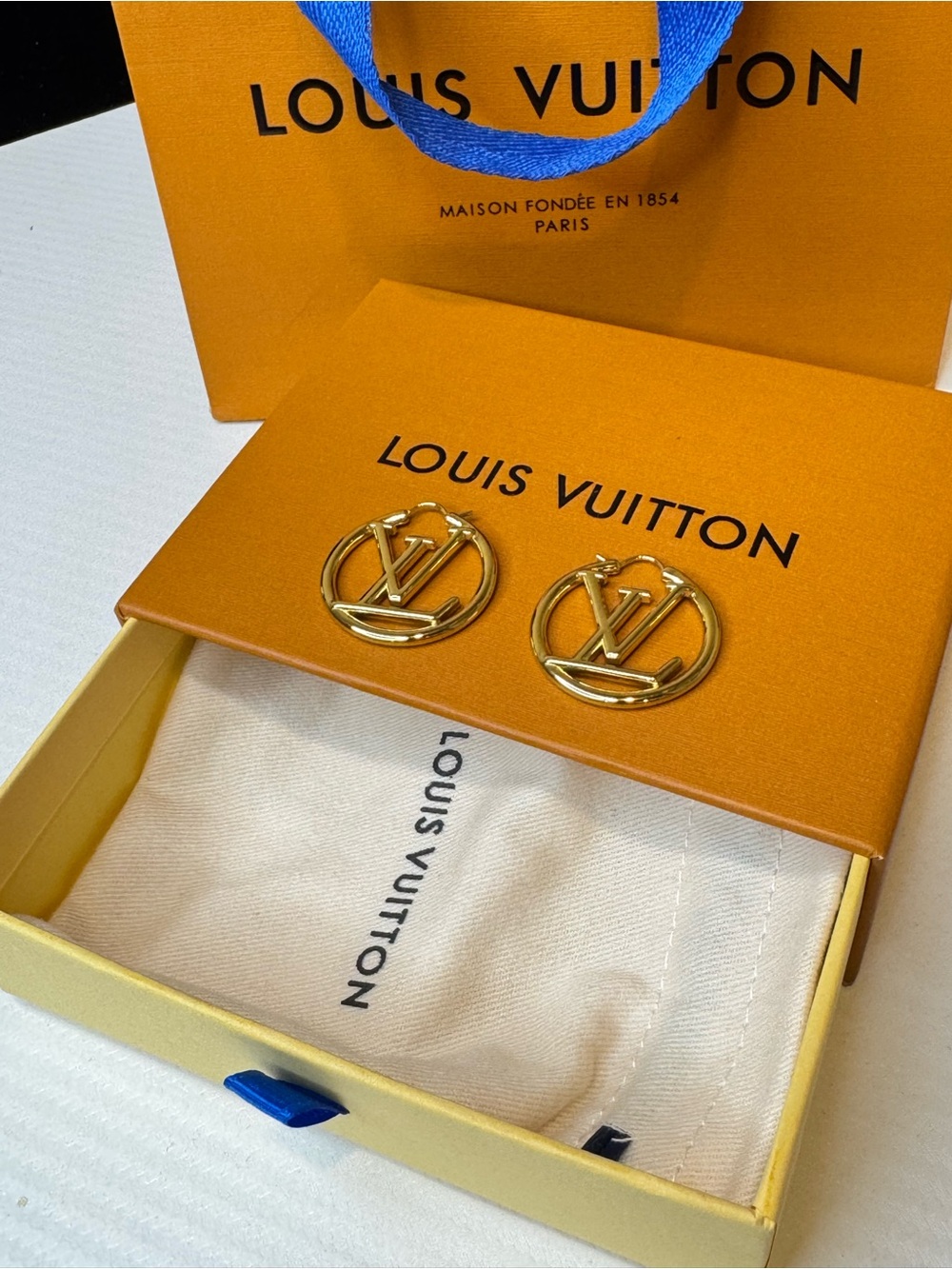 Gold Logo LV Circle Drop Earrings — Luxury Women’s Jewelry - Picture 3 of 8